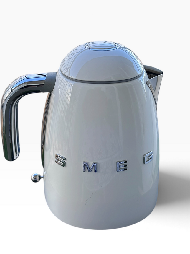 Smeg KLF03WHUK 1.7L Retro Style Electric Kettle with 360° Swivel Base, White - USED