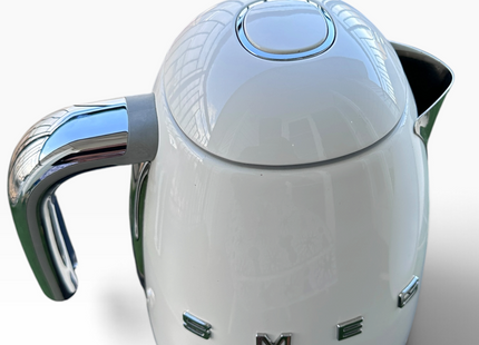 Smeg KLF03WHUK 1.7L Retro Style Electric Kettle with 360° Swivel Base, White - USED