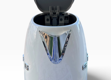 Smeg KLF03WHUK 1.7L Retro Style Electric Kettle with 360° Swivel Base, White - USED