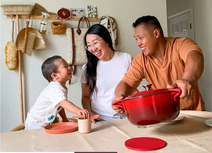 Uno Casa 6 Quart Enameled Cast Iron Dutch Oven with Lid & Silicone Handles, Red